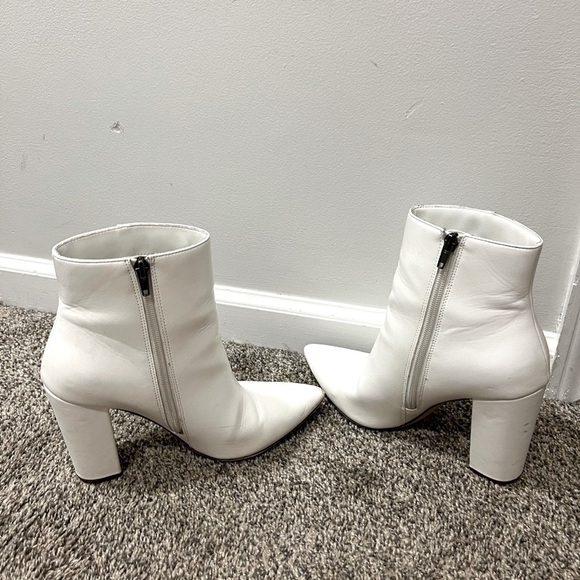 JustFab White Ankle Pointed Toe Heeled Booties Size 8.5 EUC - Picture 9 of 9